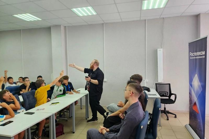 Дети — детям: В Краснодарском крае стартовал просветительский проект «Ростелекома» «Уроки о киберважном»